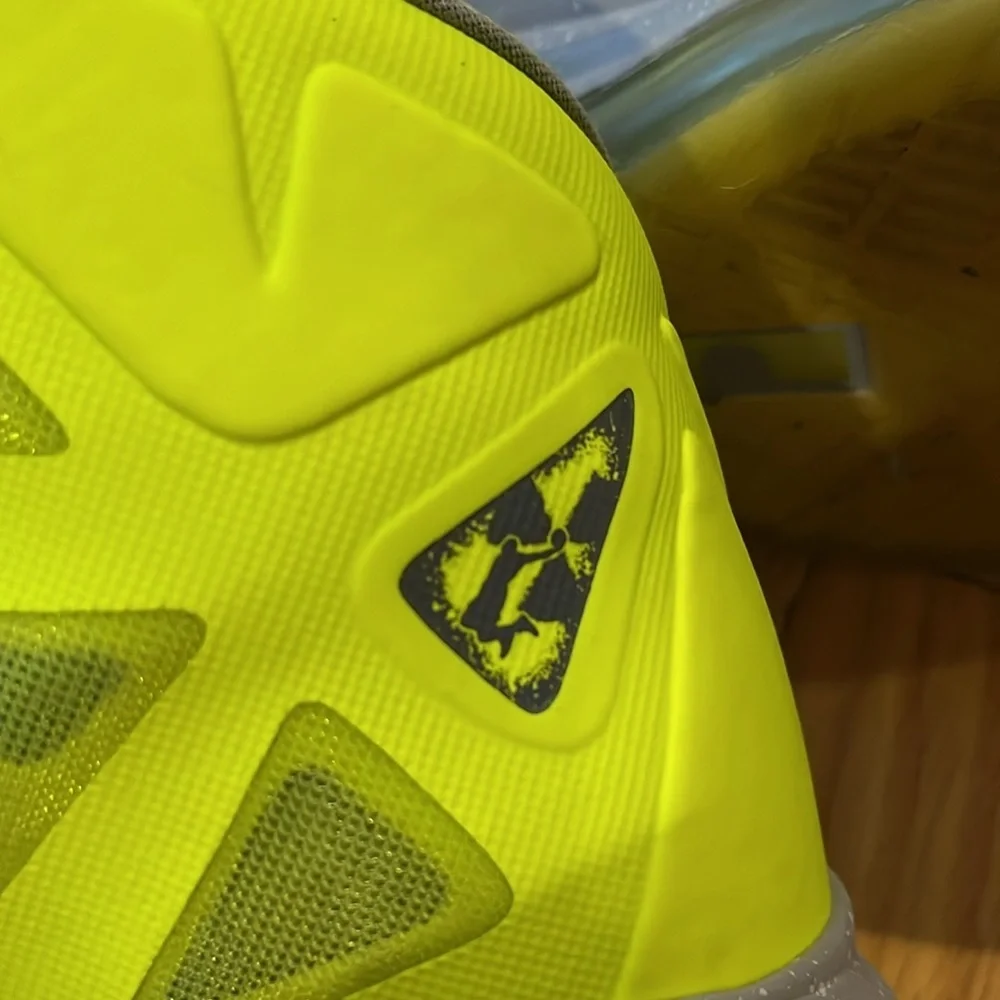 Nike Lebron X VOLT basketball Sneakers yellow gray sz 8.5 - Picture 14 of 16